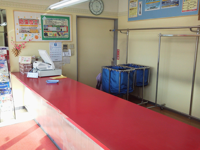 シキボウクリーニング　荊本店　カウンター廻り